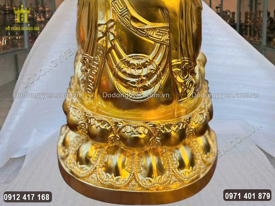 To&agrave;n bộ bề mặt được thếp v&agrave;ng 9999 sang trọng